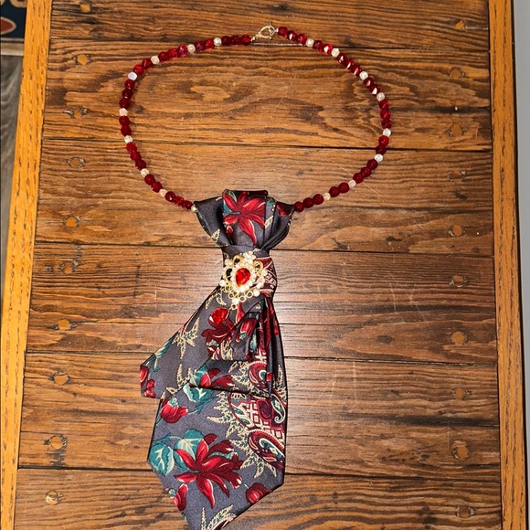 Vintage tie, brooch necklace - Picture 6 of 7